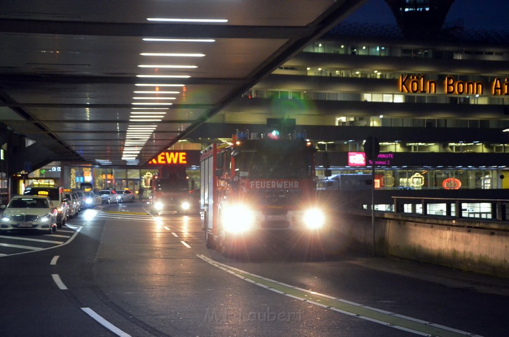 Bombenalarm Flughafen Koeln Bonn P17.JPG - Miklos Laubert